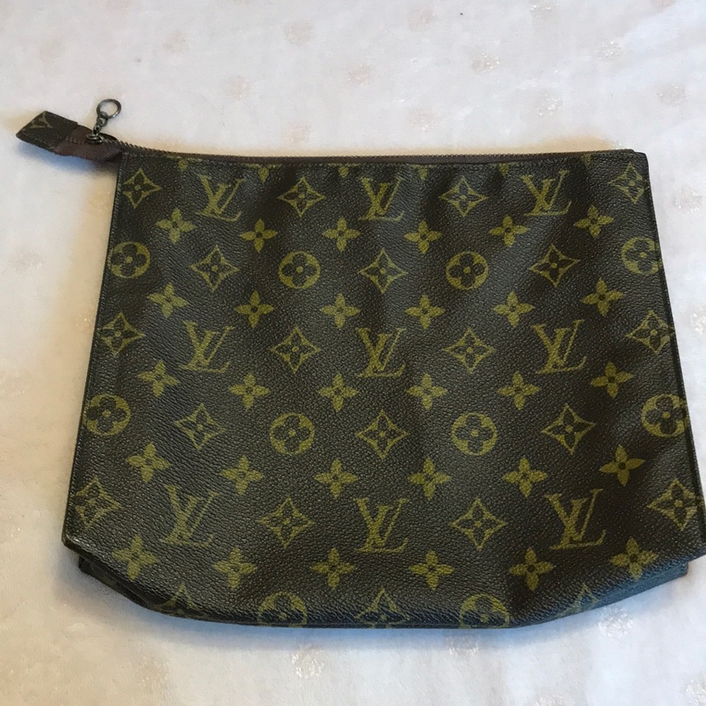 Louis Vuitton Vuitton toiletry clutch 💄